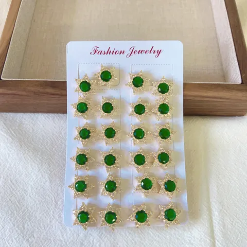 Semplici Orecchini a Bottone a Stella in Rame Placcato Oro 18K Francese Micro Intarsiato Strass Scintillanti Gioielli da Donna Piccoli e Delicati