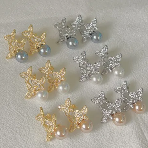 Eleganti Orecchini a Bottone a Farfalla in Rame Con Perla Artificiale e Strass Intarsiati Gioielli alla Moda per Donna Banchetti Festa