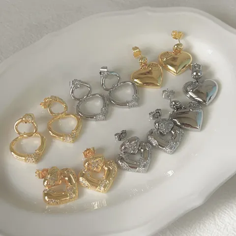 Orecchini a Bottone a Cuore Minimalisti da Donna in Rame Placcato Oro 18K Strass Eleganti Orecchini a Cuore alla Moda