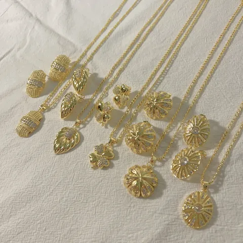 Set di Gioielli con Collana e Orecchini a Pendente con Bussola e Trifoglio in Rame con Strass Vintage da Donna Set Minimalista