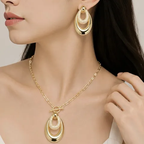Lussuoso Set Di Gioielli In Acciaio Inossidabile Placcato Oro 18K Collana E Orecchini A Fiore Per Donna Gioielli Da Banchetto OT Buckle
