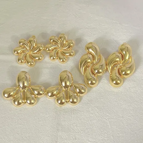 Orecchini a Bottone in Metallo Esagerato a Forma di Petalo per Donna Moda Creativa Oro Gioielli per Feste e Banchetti