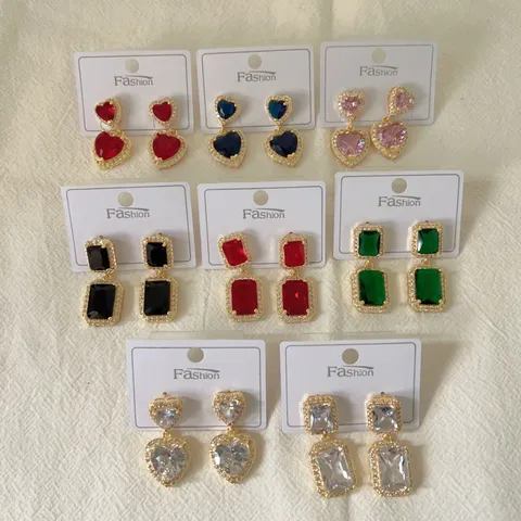 Orecchini a Bottone da Donna in Stile Palazzo Vintage in Rame 18K a Forma di Cuore Geometrico con Strass Micro Intarsiato per Festa