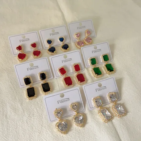 Orecchini a Bottone da Donna in Stile Palazzo Vintage in Rame 18K a Forma di Cuore Geometrico con Strass Micro Intarsiato per Festa
