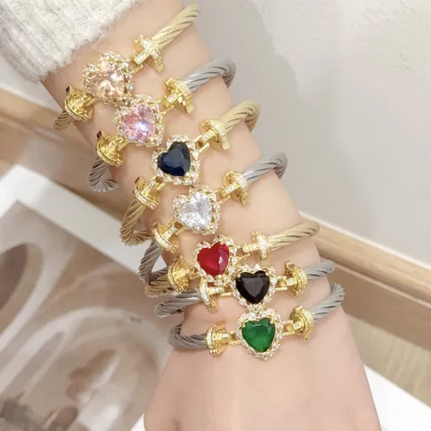 Bracciale Rigido Vintage in Lega a Cavo Attorcigliato Placcato Oro 18K Chiusura a Cuore Zirconia Gioielli Retro di Lusso