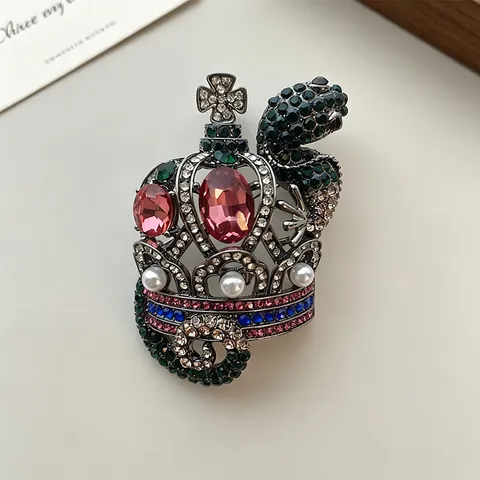 Vintage Baroque Crown Snake Brooch Multi-Color Rhinestone Inlaid Artificial Pearl Pin Jewelry For Women Palace Style Coat Accessory
