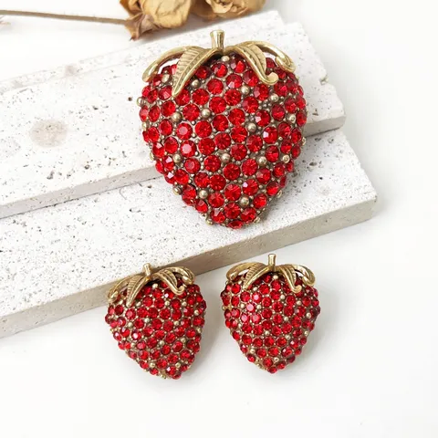 Vintage Strawberry Red Rhinestone Brooch Earrings Set Zinc Alloy Fruit Shaped Inlaid Jewelry Accessories Gift For Women
