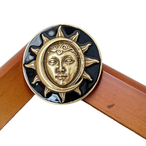 Vintage Sun Moon Face Relief Brooch Retro Metal Creative Badge Pin For Coat Suit Bag Artistic Distressed Zinc Alloy Brooch Jewelry