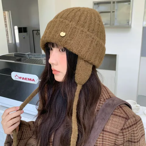 Damen Winter Warm Gestrickter Ohrklappen Hut Koreanischer Stil Lässig Einfarbig Beanie Bomber Hut Mit Metalldekor