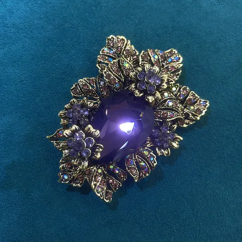 Vintage French Style Alloy Flower Brooch For Men Suit Coat Classic Elegant Rhinestone Crystal Floral Brooch Pin Costume Gift Jewelry