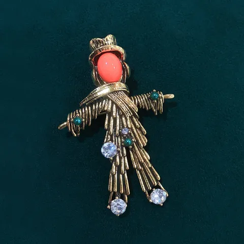 Vintage Alloy Rhinestone Brooch Pin Pastoral Sunflower Bee Scarecrow Straw Hat Animal Cart Brooch Jewelry For Coat Scarf Women Men Accents