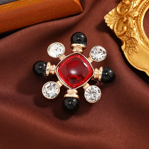 Broche Carrée Géométrique en Strass Alliage Baroque Vintage Insigne de Broche Cristal Croix Royale Électroplaqué pour Accessoires de Décoration de Vêtements de Manteau