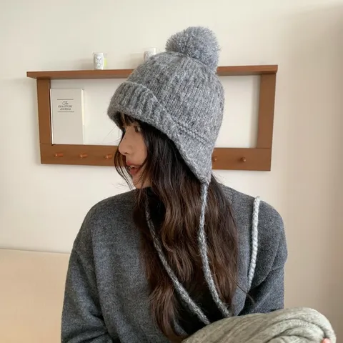 Damen Winter Warm Strickmütze Lässig Gemütlich Bommel Ohrenklappenbänder Flauschige Beanie Dick Weich Thermisch Außenbereich Ohrenschutz Kappe