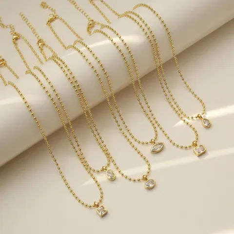 Collier Pendentif Géométrique Minimaliste en Cuivre et Strass pour Femmes Ras du Cou Chaîne à Billes Couleur Or Superposé