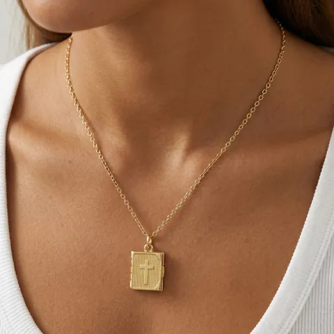 Collar con Colgante de Medallón de Libro de Cruz de Latón Chapado en Oro de 18K Vintage Caja de Foto Abrible Cuadrada Rétro para Mujer