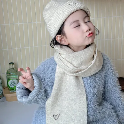 Kinder Strickwolle Mütze und Schal Set Süße Herz Stickerei Winter Warme Beanie und Hals Scharf Kinder Zubehör