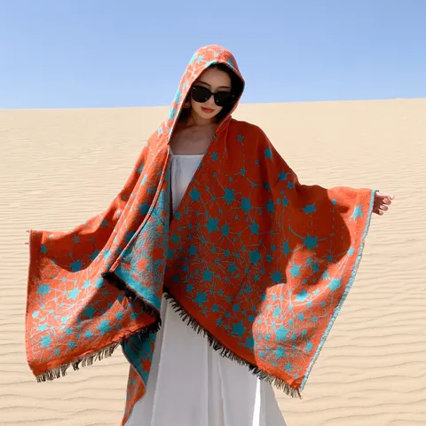 Poncho con Cappuccio in Jacquard Effetto Cashmere Geometrico Cielo Stellato Etnico Vintage Sciarpone Con Nappe Morbido Mantello Pullover Caldo da Donna Viaggio Foto