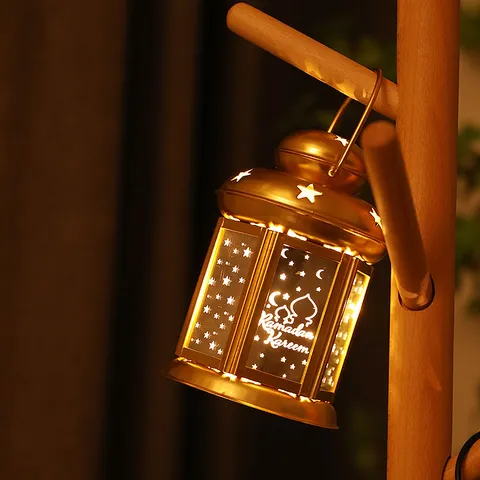 Vintage Retro Metaal LED Decoratieve Lantaarn Draagbare Nachtlamp Holle Ster Maan Ramadan Feest Bureau Tafellamp Goud Zwart