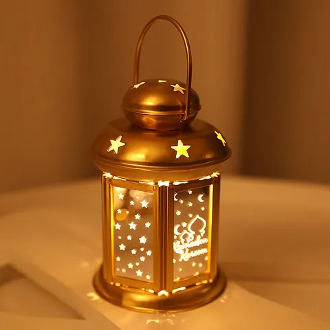Vintage Retro Metaal LED Decoratieve Lantaarn Draagbare Nachtlamp Holle Ster Maan Ramadan Feest Bureau Tafellamp Goud Zwart