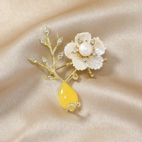 Vintage Alloy Freshwater Pearl Rhinestone Brooch Elegant Feather Flower Plant Lapel Pin Women Men Fashion Jewelry Gift