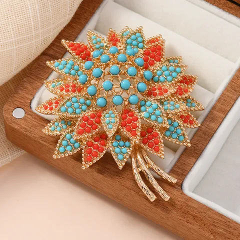 Vintage Hydrangea Flower Brooch For Women Gold Alloy Imitation Turquoise Rhinestone Floral Pin Wedding Banquet Accessories