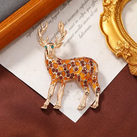 Fashion Christmas Elk Brooch Zinc Alloy Enamel Rhinestone Animal Corsage Pin Retro Winter Jewelry Accessories For Women
