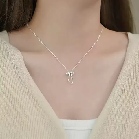 Collier Pendentif Nœud Minimaliste Pour Femmes Alliage Cuivre Argenté Chaîne de Clavicule Style Ins Bijoux Luxe Fête Quotidien