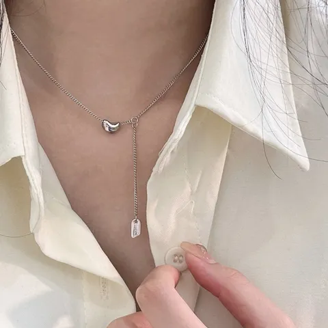 Collier Pendentif Haricot en Alliage Couleur Argent Minimaliste Avec Plaque Lettre Lucky Pour Femmes