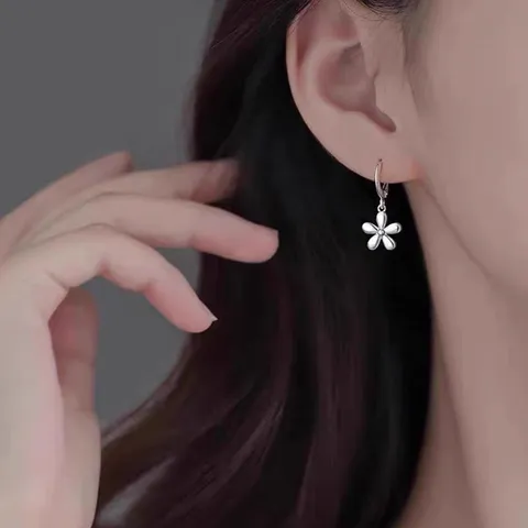 Boucles d'Oreilles Créoles Élégant Français en Cuivre Plaqué Argent avec Pendentif Fleur et Tige en Argent Sterling 925 Bijoux de Niche Vintage pour Femmes