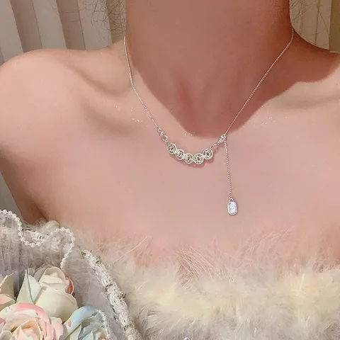 Collier Pendentif Pièces des Cinq Empereurs en Alliage pour Femmes Luxe Léger Argent Électroplaqué Chaîne de Clavicule