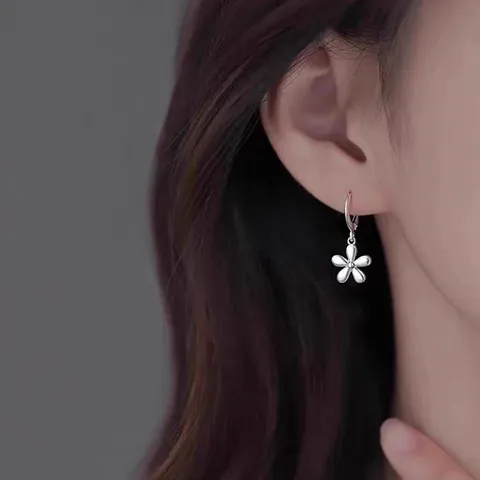 Boucles d'Oreilles Créoles Élégant Français en Cuivre Plaqué Argent avec Pendentif Fleur et Tige en Argent Sterling 925 Bijoux de Niche Vintage pour Femmes