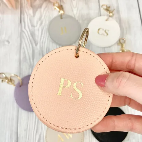 Modern Minimalist Round Faux Leather Keychain Cross Pattern Metal Clasp Decorative Key Ring Tag Hanging Pendant Ornament For Couples Everyday