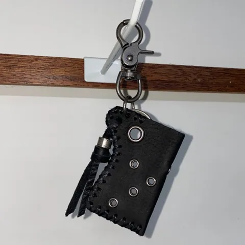 Vintage PU-Leder Feuerzeughülle Schutzhülle Mit Schlüsselanhänger Haken Handgenäht Tragbare Outdoor Camping Zünder Hülle