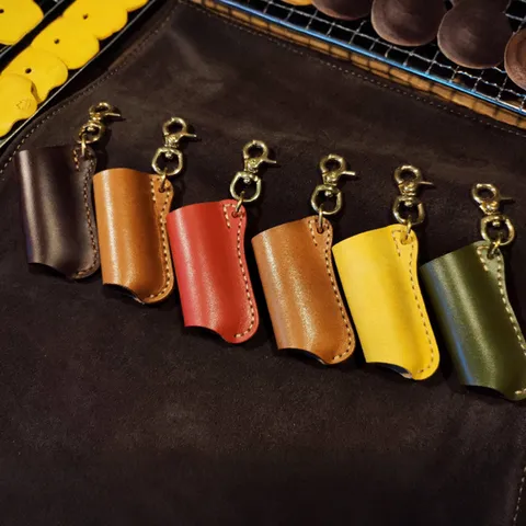 Vintage PU Leather Portable Lip Balm Holder Keychain Mini Lipstick Storage Pouch Protector With Metal Clasp For Travel Women Daily