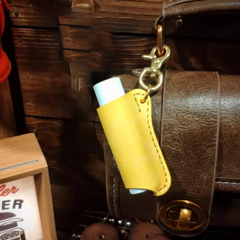 Vintage PU Leather Portable Lip Balm Holder Keychain Mini Lipstick Storage Pouch Protector With Metal Clasp For Travel Women Daily