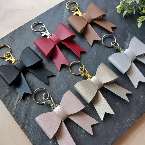 Cute PU Leather Bowknot Keychain Sweet Bag Ornament Minimalist Key Ring Bow Pendant Charm Holder For Women Girls Gift Car Key Accessories