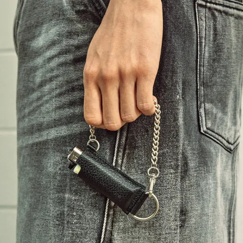 Custodia per Accendino in Pelle PU Unisex Con Catena Stile Streetwear Pendente a Croce Custodia Protettiva per Accendino Portachiavi Accessorio per Fumatori