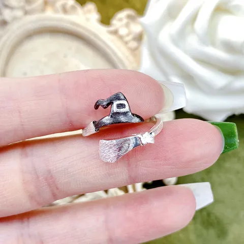 Anello Aperto a Forma di Cappello da Strega e Scopa di Halloween Regolabile in Lega Gotico Punk Gioielli per Donna Festa