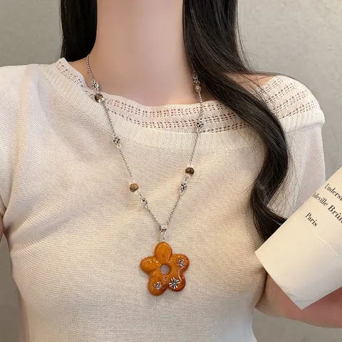 Vintage Gothic Cross Floral Pendant Necklace For Women Retro Beaded Long Sweater Chain Sweet Cool Aesthetic Party Costume Jewelry Gift