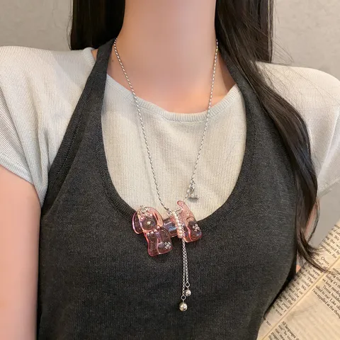 Collana con Ciondolo a Forma di Cucciolo in Resina di Nicchia Collana Vintage Fatta a Mano con Nappine e Perline Catena per Maglione Perla Artificiale Animale per Donna