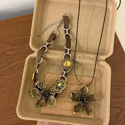 Vintage Künstlerische Legierung Blume Anhänger Halskette Retro PU Leder Halsband Für Damen Antik Gold Exquisite Schlüsselbein Kette Schmuck