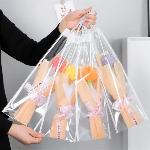 Ramo de Flores de Punto Hecho a Mano Flores Artificiales Para El Día del Maestro Graduación Boda Regalo Decoración del Hogar Flores de Ganchillo Con Bolsa de Regalo Transparente