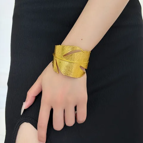 Western Style Electroplated Alloy Leaf Flower Open Cuff Bangle Vintage Geometric Coral Texture Statement Wristband Jewelry For Women