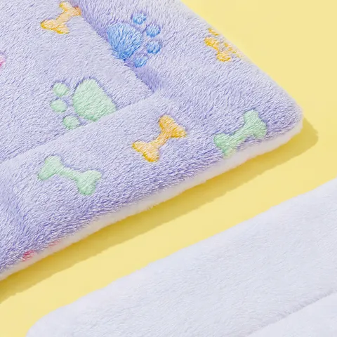 Thickened Warm Plush Pet Mat For Dogs And Cats Soft Winter Sleep Bed Blanket Cute Star Paw Print Pet Supplies
