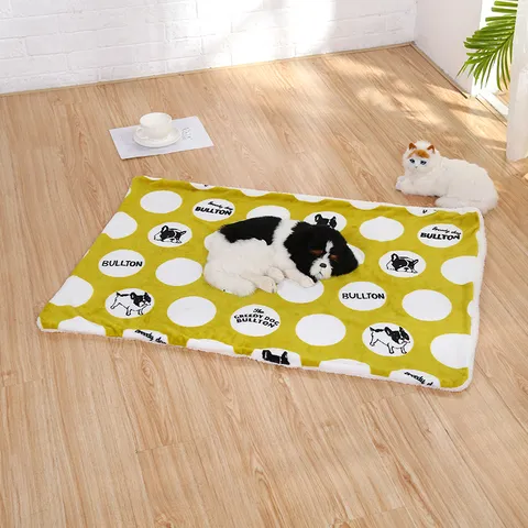 Thickened Soft Fleece Pet Blanket Soft Warm Fleece Dog Cat Sleep Mat French Bulldog Polka Dot Print Pet Bedding Supplies