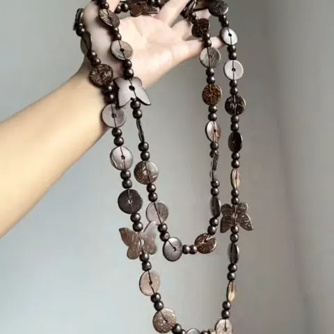 Nieuwe Chinese Stijl Dubbellaagse Houten Kralen Ketting Vintage Sandelhout Knop Vlinder Hanger Lange Trui Ketting Sieraden Voor Dames