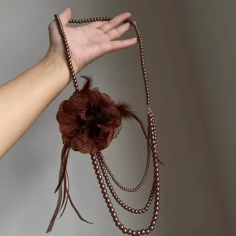 Collier Vintage en Perles Artificielles Fleur en Dentelle pour Femme Multi-rangs Style Gothique avec Plume et Gland