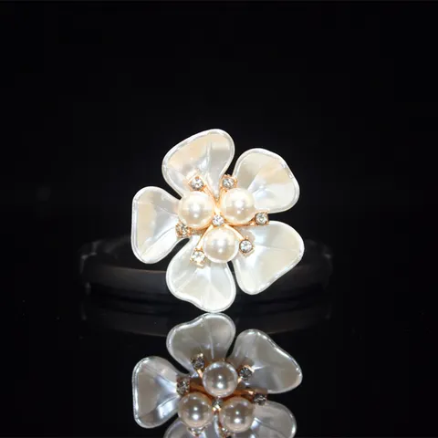 Legierung Fünf Blütenblätter Blume DIY Zubehör Mit Künstlicher Perle Und Strass Für Brautstrauß Und Haarteile