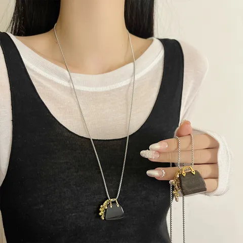 Trendy Alloy Electroplated Purse Pendant Necklace Geometric Grape Bunch Tassel Clavicle Chain Long Sweater Necklace For Women Jewelry