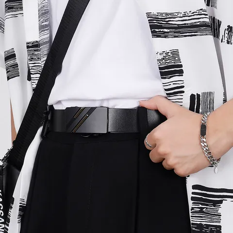 Ceinture en Cuir à Boucle Automatique pour Hommes Business Décontracté en Cuir de Vachette Ceinture à Cliquet en Métal Mode Jeunesse